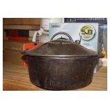 WAGNER # 8 BAIL HANDLE POT WITH LID