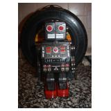 MADE IN JAPAN ~ VINTAGE ROBOT ~ BATTERY OP METAL HOUSE DINO ROBOT 