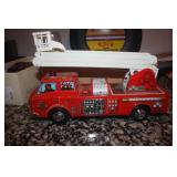 VINTAGE FIRE ENGINE BATTERY OP WITH BOX