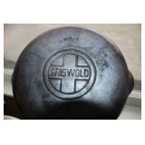 GRISWOLD CAST IRON SKILLET