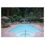 LOADS OF PATIO FURNITURE