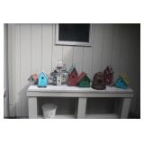 POYYING TABLE WITH BIRD HOUSES