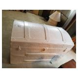 VINTAGE HUMP BACK TRUNK