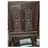 VINTAGE RADIO IN CABINET