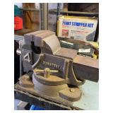 •	Duracraft 4 workbench vice