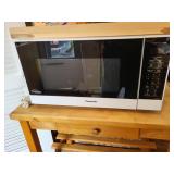Panasonic Cyclonic inverter 1250W countertop microwave oven with genius sensor cooking 1.6 cu. ft.