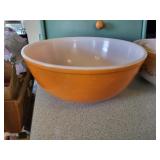 Vintage Pyrex orange 4-quart 10-inch mixing bowl