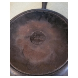 Lodge cast iron #10 skillet with lid