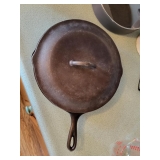 Lodge cast iron #10 skillet with lid