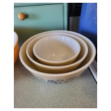 Vintage Pyrex Homestead nesting bowls