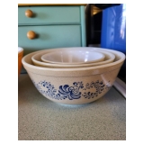 Vintage Pyrex Homestead nesting bowls