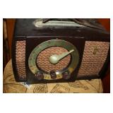 VINTAGE TUBE RADIO