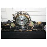 DESK CLOCK WITH FOUNTAIN PENS