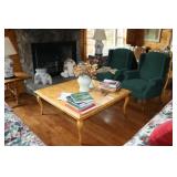 LARGE WOOF COCKTAIL TABLE