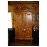 OAK ENTERTAINMENT CENTER