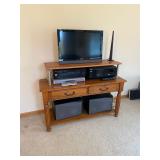 Sofa table matches the 2 end tables