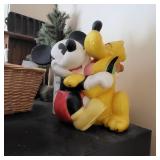 Disney cookie jar Micky hugging Pluto best friends