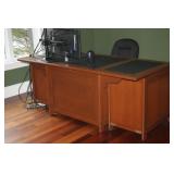 PROFESSIONAL OFFICE DESK