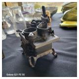  an Old Mountain cast iron miniature "Queen" box stove set, which is a replica of traditional stoves