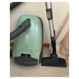  a Kenmore 400 Series Bagged Canister Vacuum in a light green color. Key features include:  Allergen