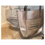 tons of purses