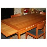 PULL OUT LEAVES TO TABLE