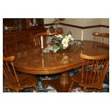 OAK DINING ROOM TABLE