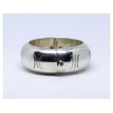 Lot 13 VINTAGE MEXICO .925 STERLING SILVER HINGED CHUNKY BRACELET