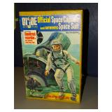 LOT 54 VINTAGE GI JOE ACTION PILOT OFFICIAL SPACE CAPSULE + AUTHENTIC SPACE SUIT IN ORIG BOX