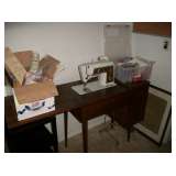 SEWING MACH. & SUPPLIES, LOTS OF CRAFTS