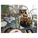 TABLE & 4 CASTOR CHAIRS