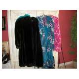 FAUX FUR, QUALITY MENS & WOMENS CLOTHING - LARGE