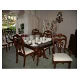 TABLE - 2 LEAVES - PADS & 6 CHAIRS