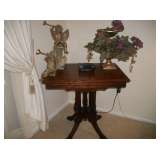 VICTORIAN TABLE