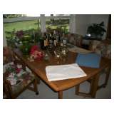TABLE & 4 CASTOR CHAIRS