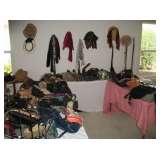 SHOES - PURSES & ACCESSORIES