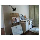 EASEL & STORAGE