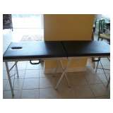 MASSAGE TABLE