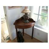 CORNER TABLE