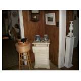 MANY SMALL COUNTRY ITEMS
