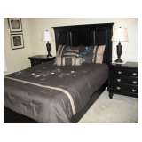 LIKE NEW QUEEN BR SUITE