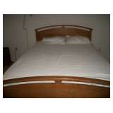QUEEN BED