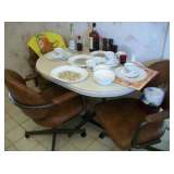 KIT. TABLE & 4 CASTOR CHAIRS