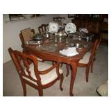 DR TABLE - 2 LEAVES - PADS & 6 CHAIRS