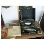 OLD TYPEWRITER