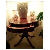 MAHOGANY PEDESTAL TABLE