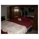 TEMPURPEDIC KING ADJ. & MASSAGE BED