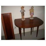 ANTIQUE TABLE & 4 LEAVES