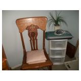 ANTIQUE OAK CHAIR
