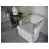 SWIVEL CHAIR